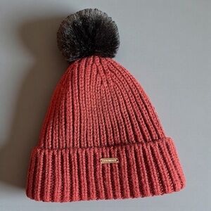 STEVE MADDEN RED  RIBBED FAUX FUR POM POM BEANIE HAT